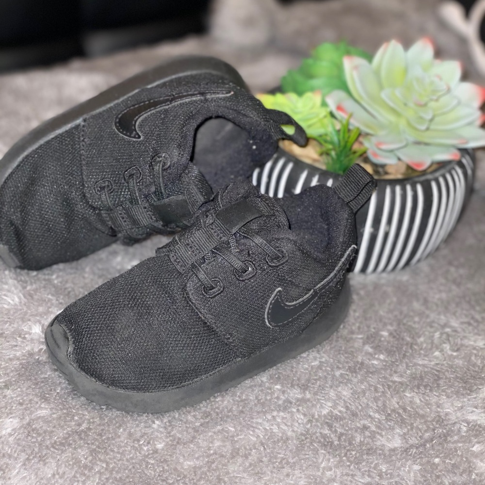 All black Nike shoes for boys Size 6C